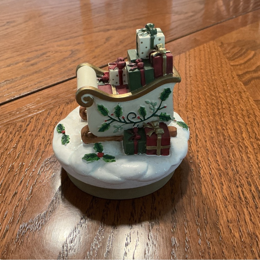 Yankee Candle Christmas Sled Large Medium Jar Topper White with Green/Red